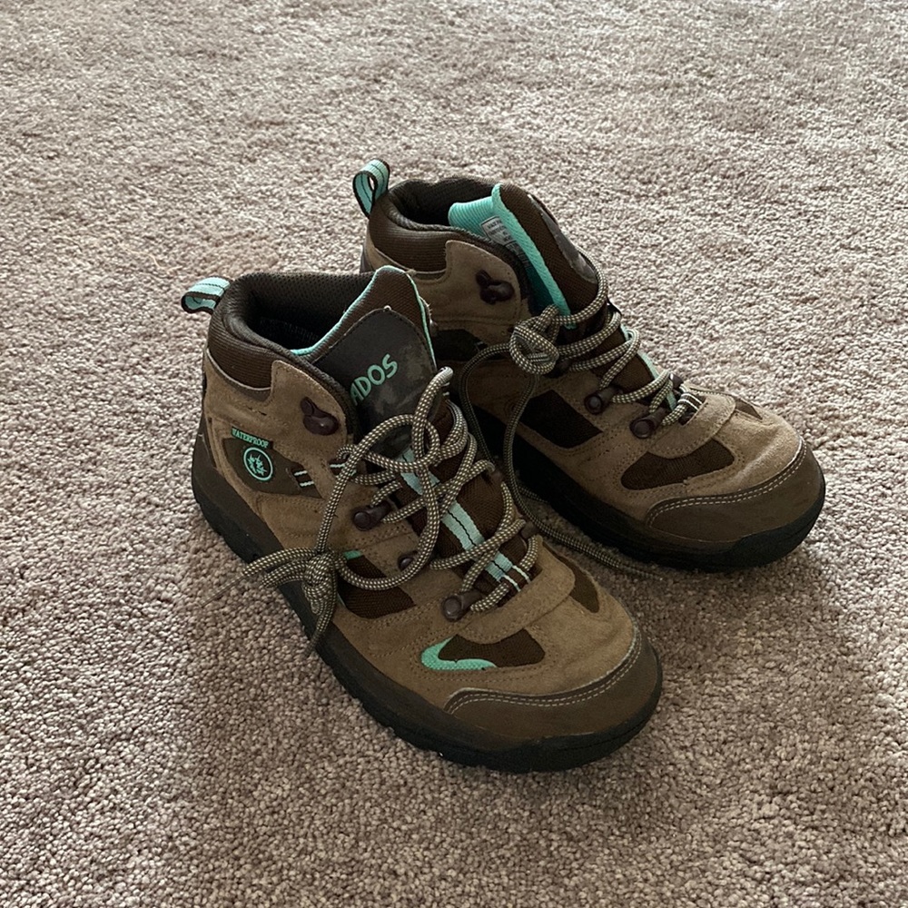 Nevados Boots SIZE 8